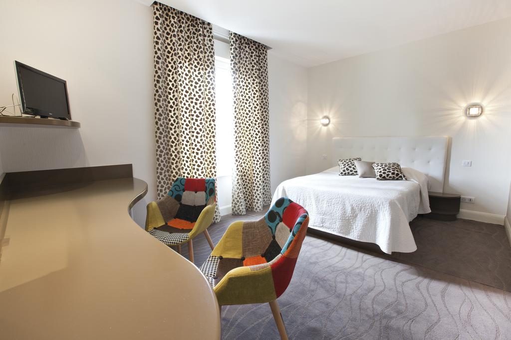 Hotel Radio - Teritoria Chamalieres Phòng bức ảnh